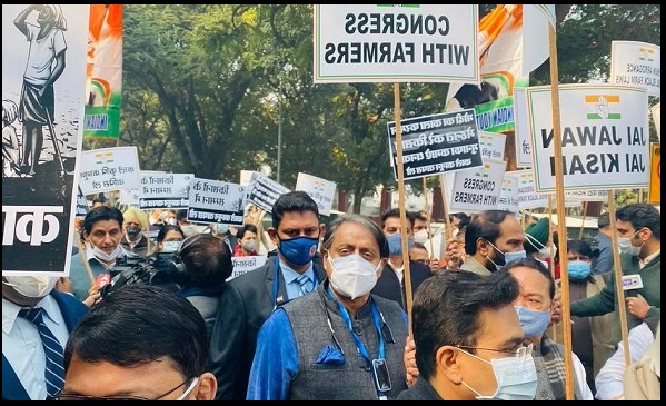 madhyapradeshcongressmlasstagesilentprotestagainstcentresagrilaws