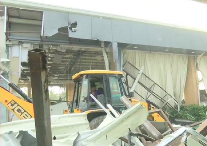 demolitionofbuildingbuiltbynaiduinamaravatiunderway