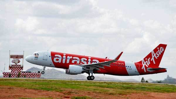 airasiaflightmakesemergencylandinginbhubaneswarafterbirdhit