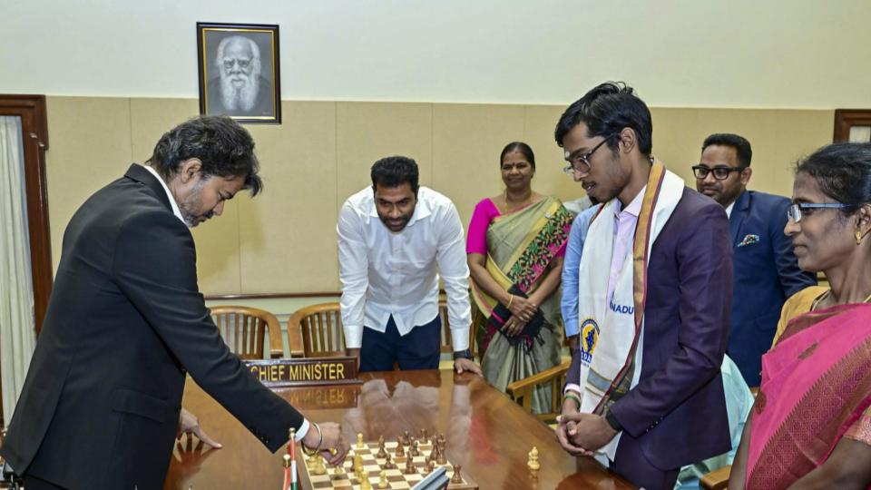 Vijay Plays Chess With Grandmaster Praggnanandhaa After Felicitation