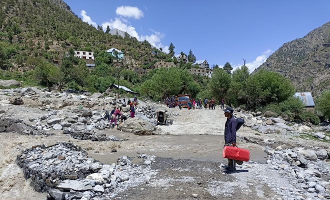 roadblockedafterflashfloodinlahaulhp