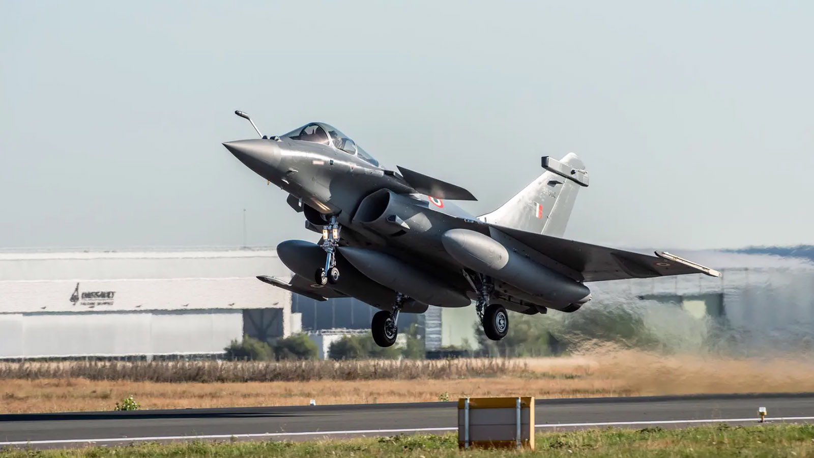 rafalefighteraircraftformallyinductedinindianairforce