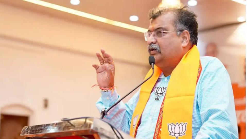 BJP Chief Apologises For Remarks On Vilasrao Deshmukh