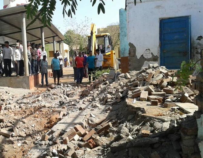gujarat:threedeadinschoolwallcollapse