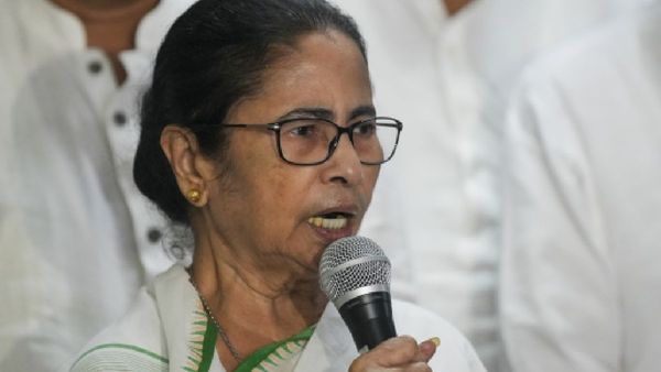 westbengalcmmamatabanerjeeinteractswith95indianfishermenreleasedfrombangladesh