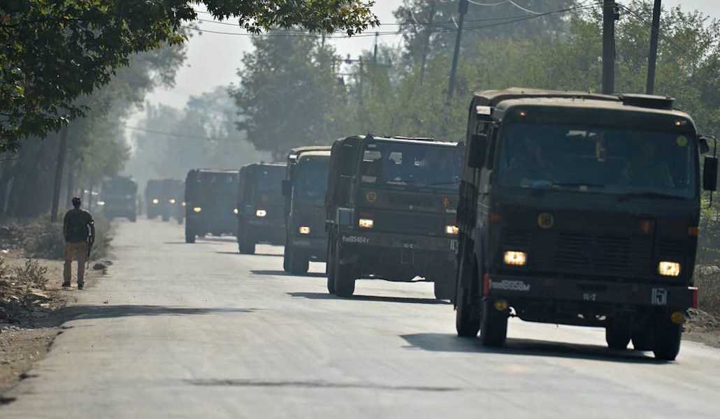 movementofparamilitaryconvoysbyroadwillcontinueinjk:homeministry