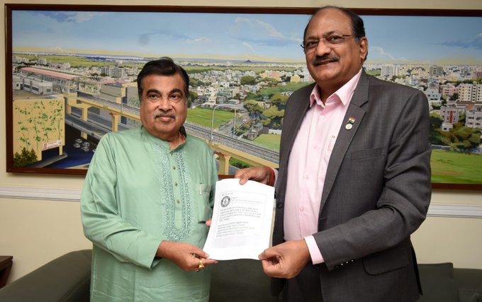 unionministernitingadkaricongratulatesnhaimahametroonachievingguinnessbookofworldrecord