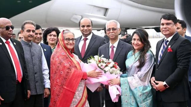 bangladeshprimeministersheikhhasinaarrivesinnewdelhi