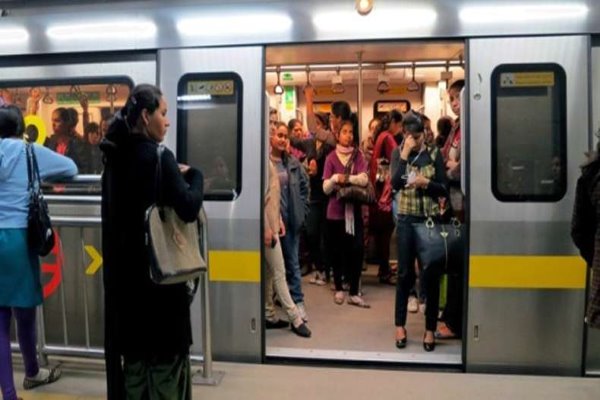 delhimetroliftsrestrictiononlightersmatchboxes;womencanbeequippedwithknives
