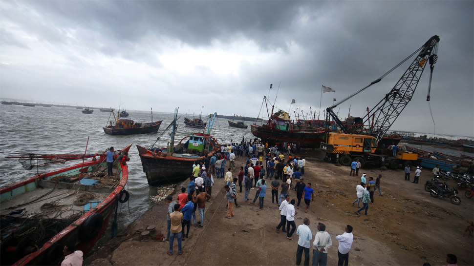 cyclonevayutohitgujaratcoastthisafternoon