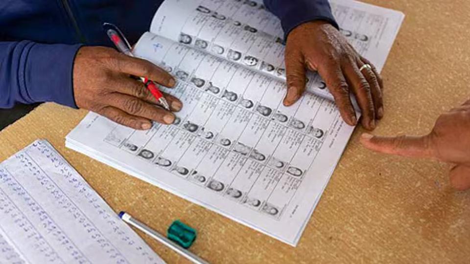 10.64 percent Duplicate Voters Entries in Maharashtra