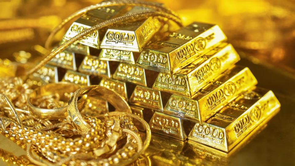 Gold Falls Rs 171 To Rs 1.51 Lakh Per 10 Grams