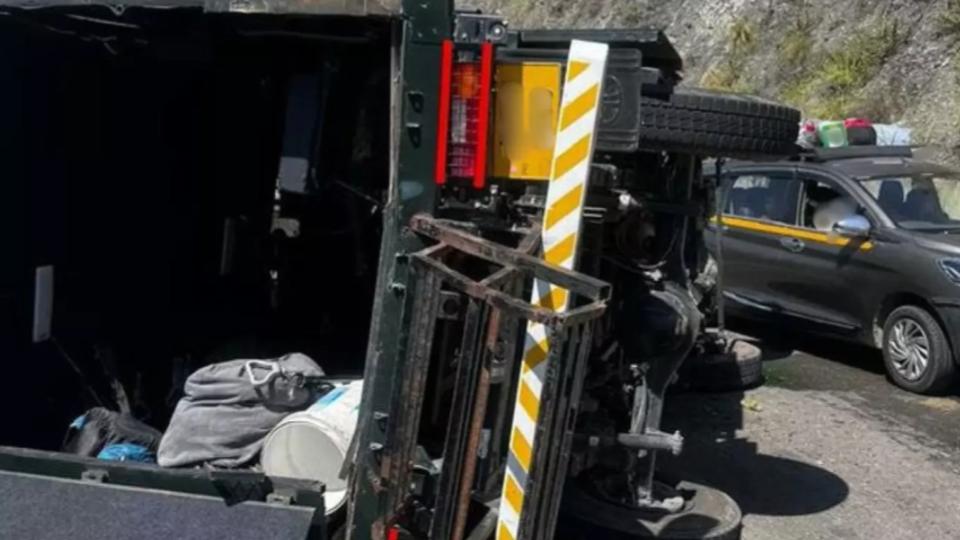 BSF Vehicle Flips on Jammu-Srinagar Highway, 5 injured