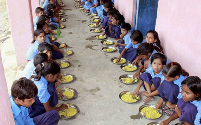 104studentshospitalisedaftereatingmiddaymealinmaharashtra