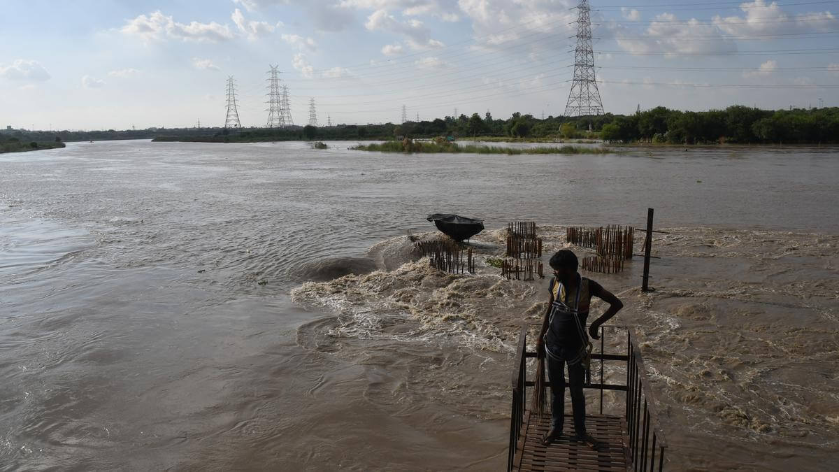 yamunariverwaterlevelreaches20642metresflowingabovedangermark