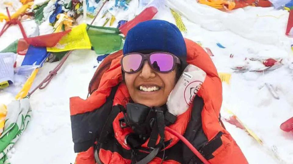 16-yr-old Mumbai girl youngest Indian to scale Mount Everest