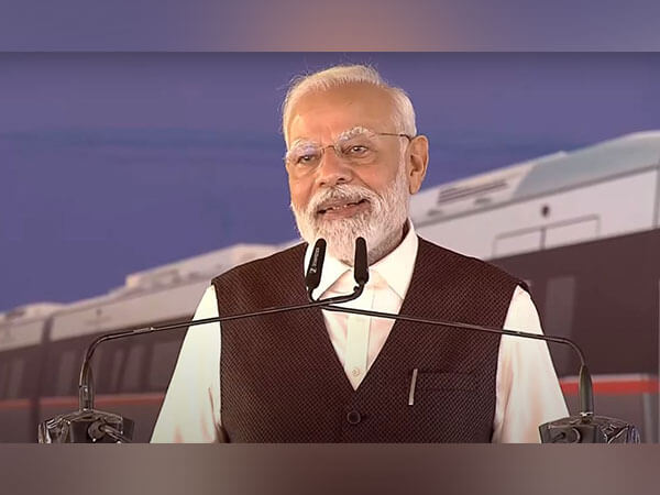 amidparliamentsessionpmmodicriticisescongressaftermaharashtrawin