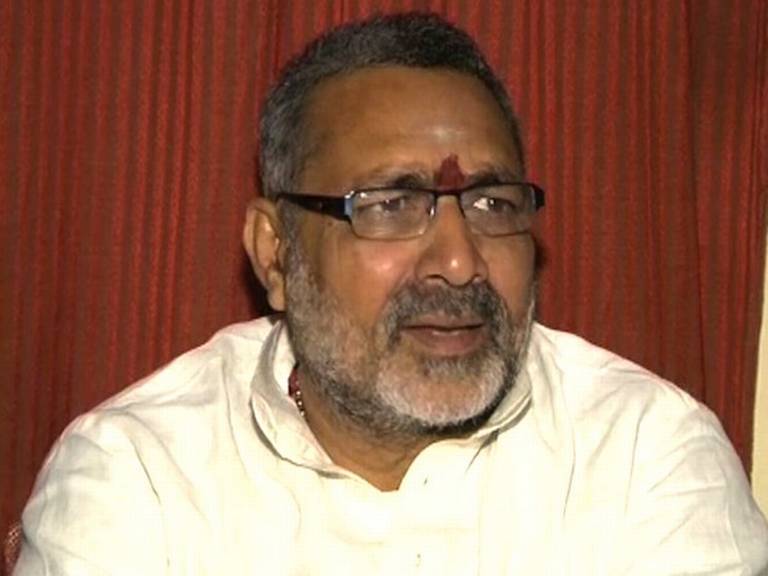 hindusshouldnotcutacaketocelebratebirthdaysmuslimswithapopulationof21croresarenotminoritiesinindia:unionministergirirajsingh