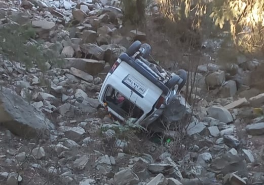 2killedaftercarskidsoffroadfallsintogorgeinjksramban
