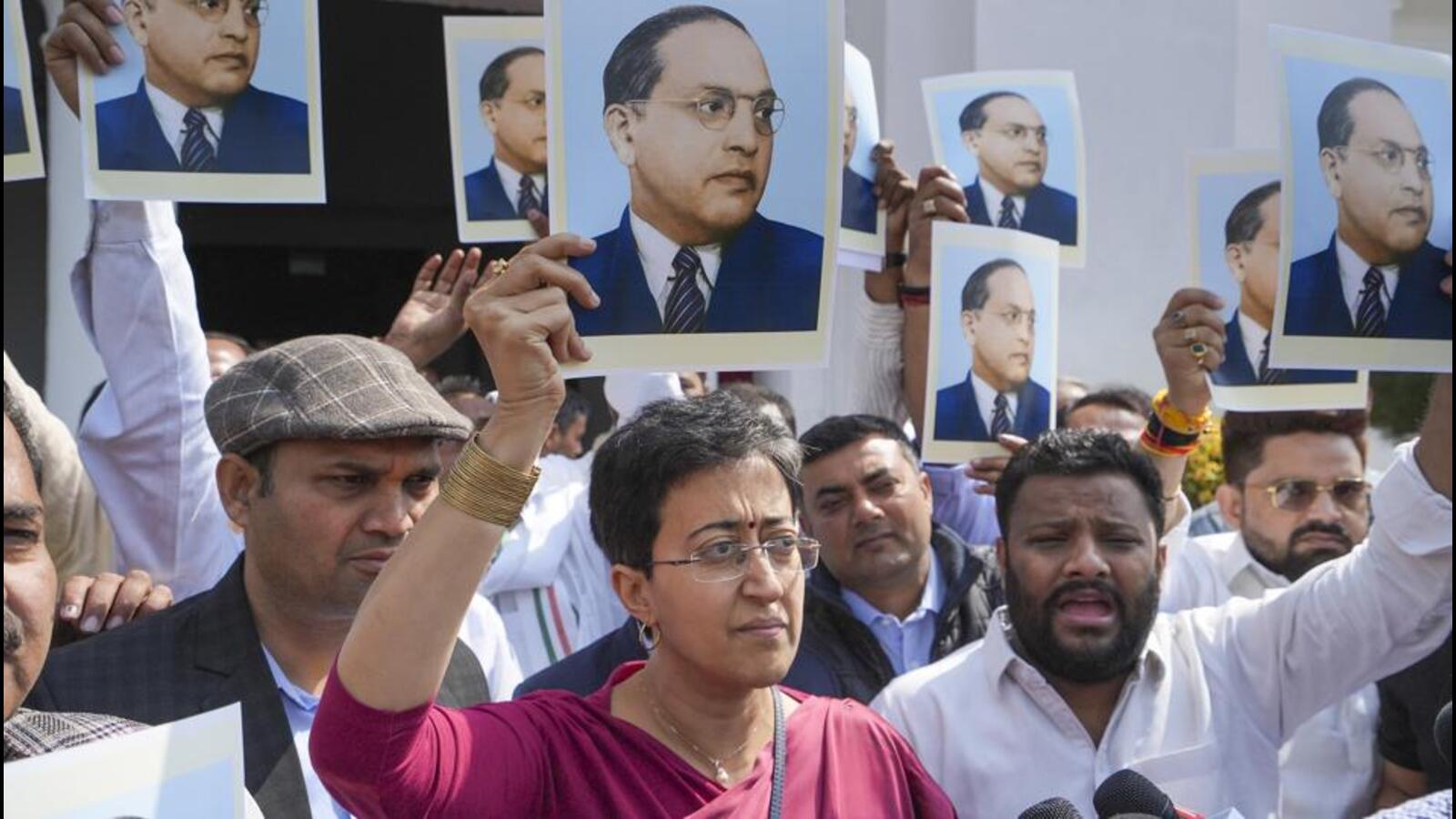 delhiassembly:21aapmlassuspendedforthreesittingsduetounrulybehaviourduringlg’saddress