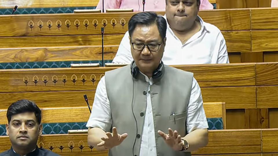 Rijiju demands Apology from Congress over threats to PM Modi