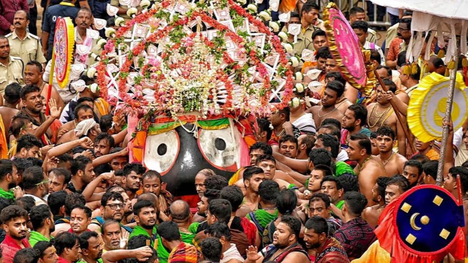10devoteesfaintinsidepurijagannathtempleduetoheavyrush