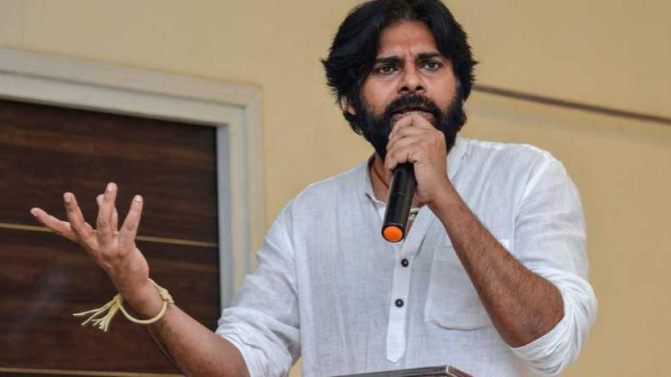 pawankalyansayshesharesdeepbondwithtelanganawarnsagainstthreats