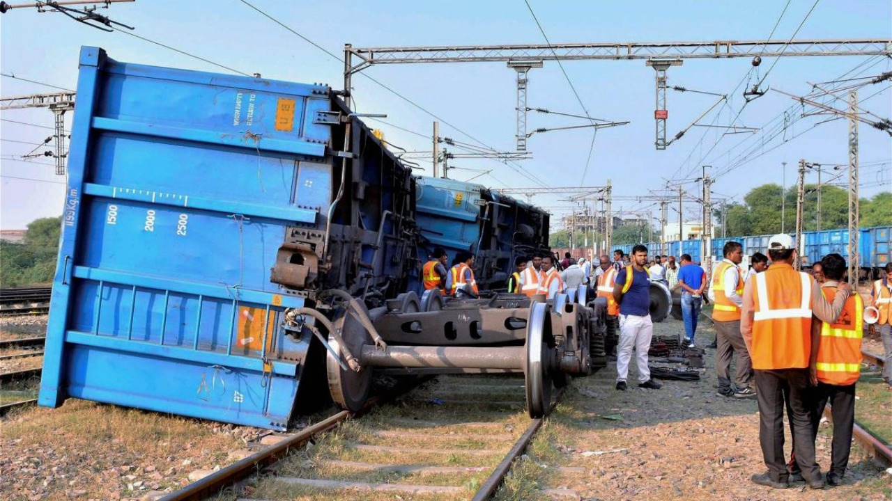 17wagonsofgoodstrainderailindantewada