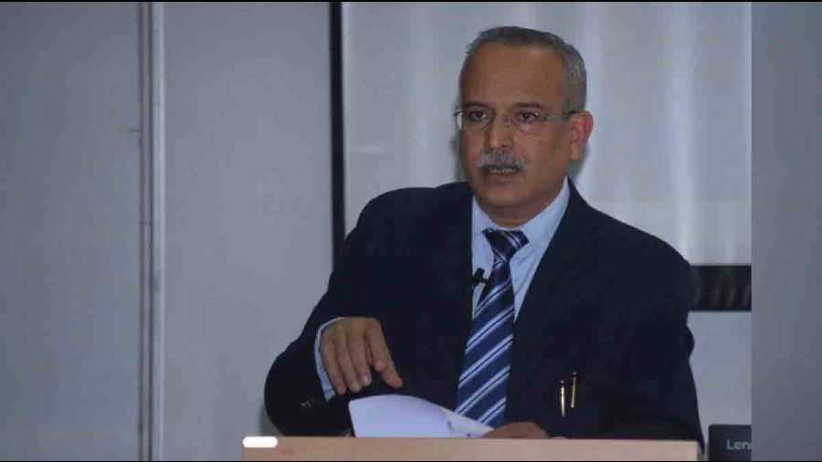 justicesharmatakesoathaschiefjusticeofdelhihc