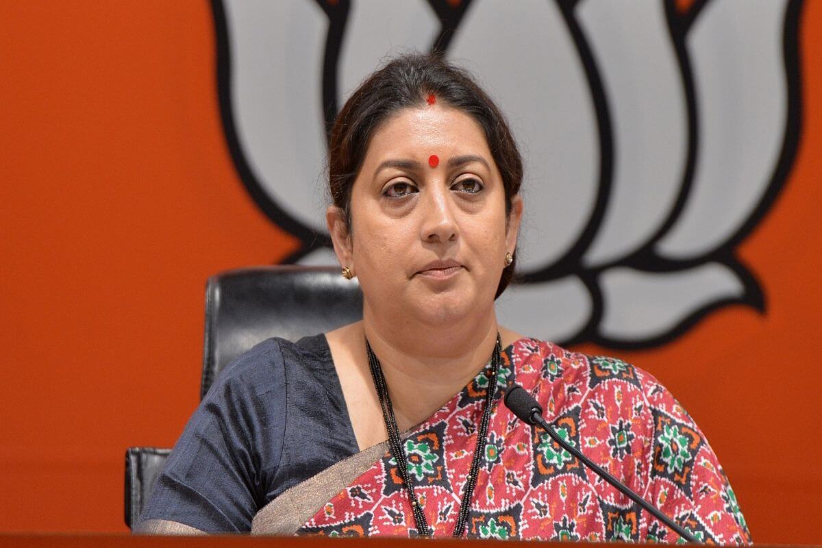 smritiiraniaccusesthattmclootedrationsprovidedbycentreduringlockdown