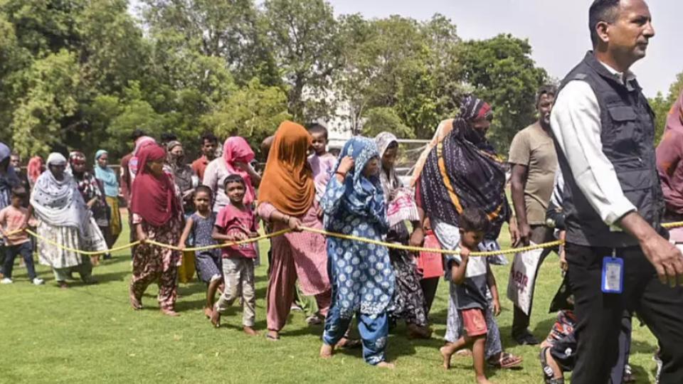 gujaratpolicedetain501bangladeshinationalsoperationdeltahunt