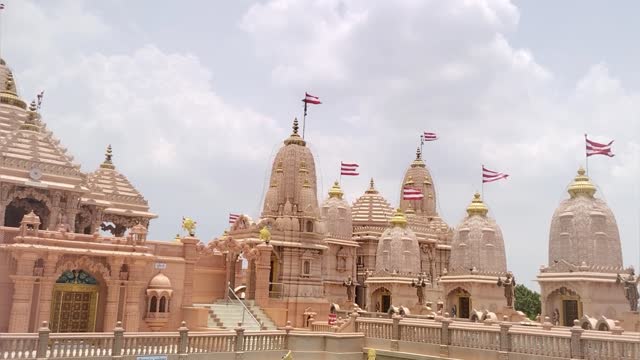 preperationsinfullswingatayodhyainuttarpradeshforgrandopeningceremonyoframtemple