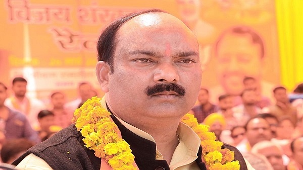 bjpmplocked’insidestadiumpremisesrescuedbypoliceinshahjahanpur: