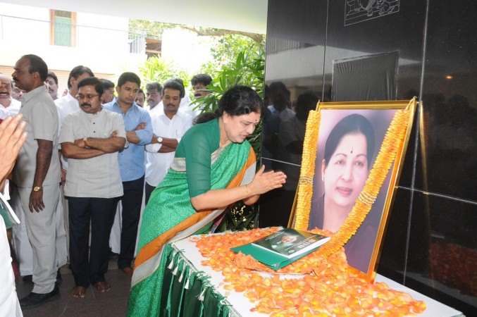 sasikalatakesoverasaiadmkchief