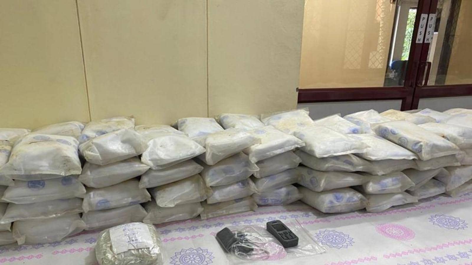 ncbseizes200kgheroinworth₹1200crnearkochi6iraniansarrested