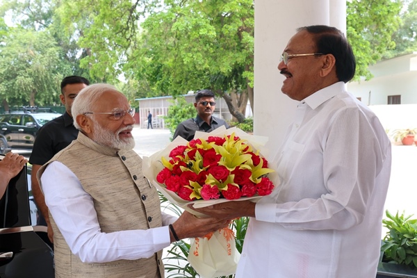 pmmodimeetsformervicepresidentvenkaiahnaiduinnewdelhi
