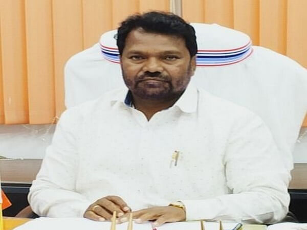 jharkhandhrdministertoresumehiseducationafter25yearstakesadmissioninclass11