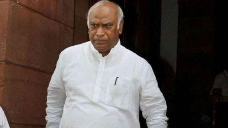 mallikarjunkhargeblamescentreoverdelayinmeetingonappointmentofnewcbidirector