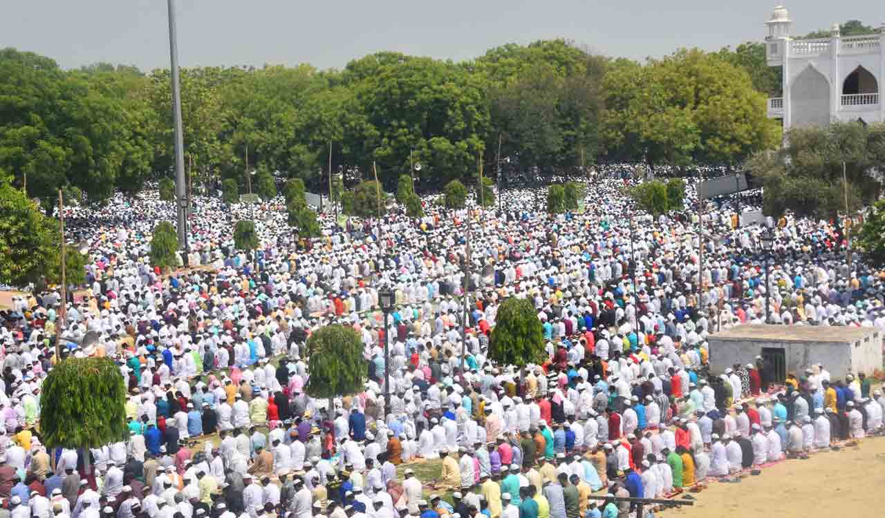 womenallowedtooffertarawihinlucknoweidgah