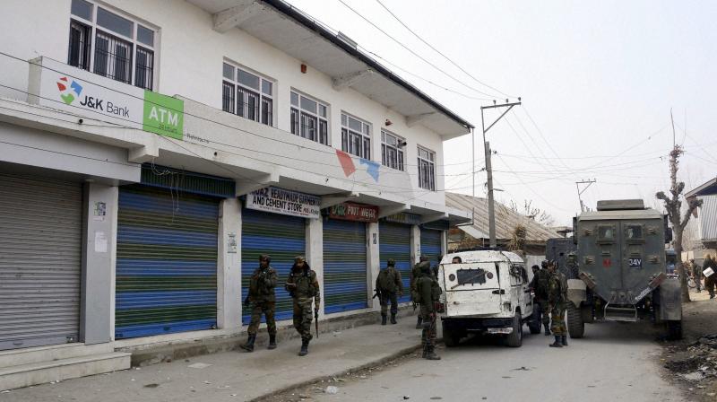 suspectedmilitantslootbankinkashmir