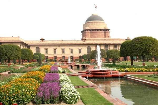 konarkwheelwith4sandstonereplicasinstalledatrashtrapatibhavan