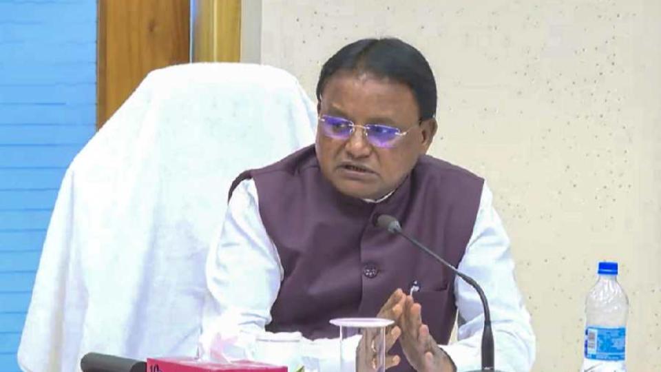 Odisha CM’s flight diverted to Kolkata due to inclement weather