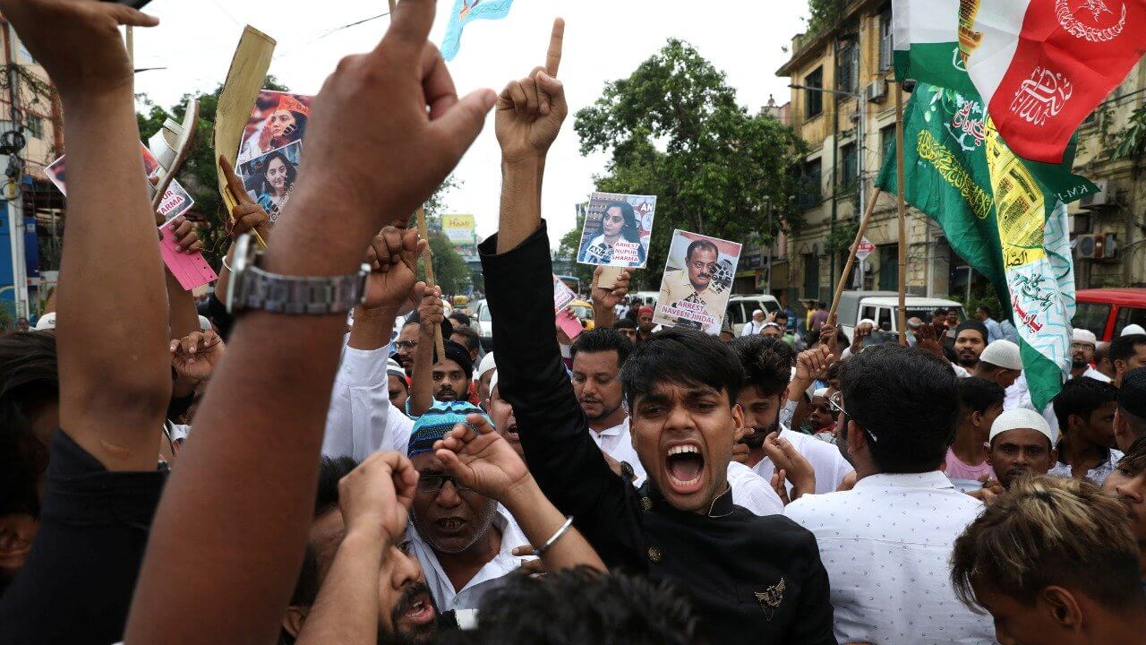 prophetremarks:trainsvandalisedshopslootedinwestbengalduringprotests