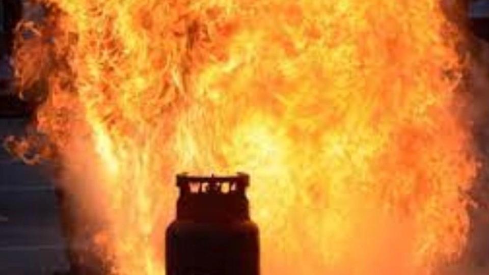 LPG Cylinder Explodes on Vacant Site in Bengaluru, No Casualties