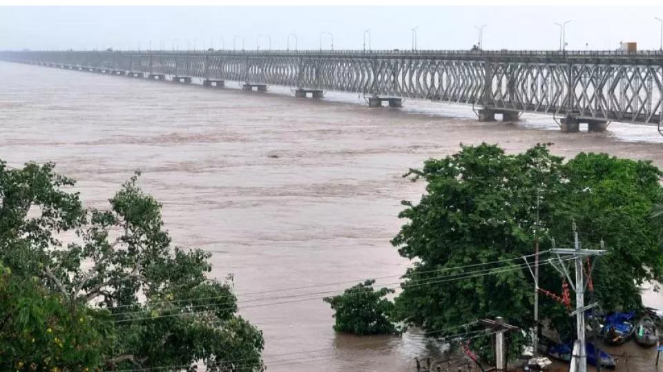 Andhra Pradesh govt issues flood alert as Godavari river swells
