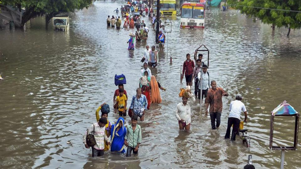 heavyrainfalltriggersfloodlikesituationingujarat
