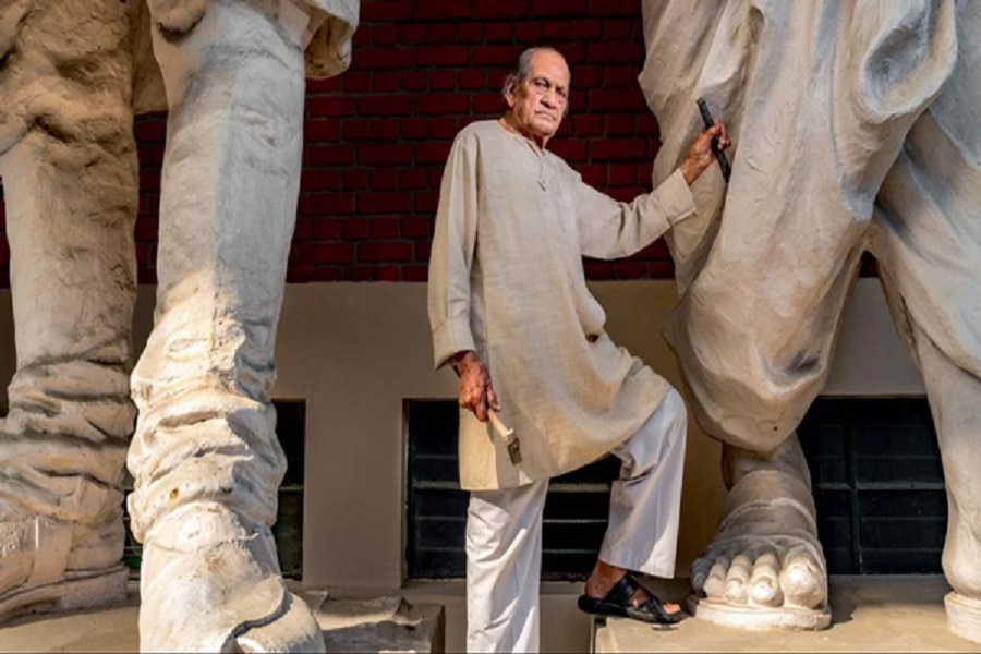 maharashtragovttohonourveteransculptorramsutar