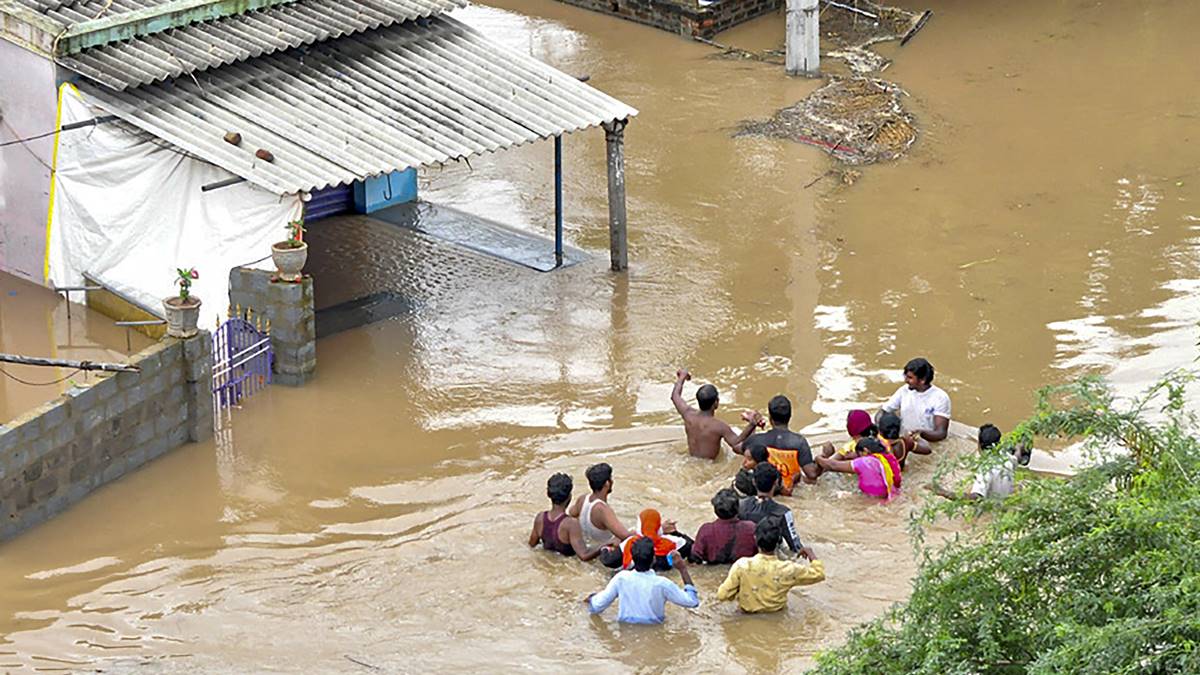 andhrapradeshcmaeriallysurveyselurufloodareas
