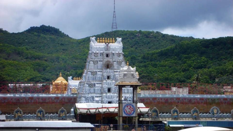 Former Indonesia President offers prayers at Tirupati temple