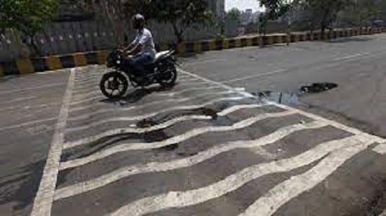 manfallsfrombikeafterhittingspeedbreakerdiesinpune